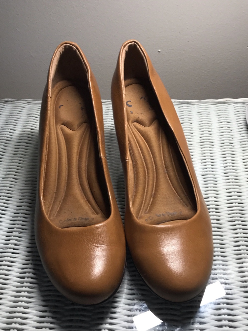 Sofft Cognac Leather Round-Toe Heels
